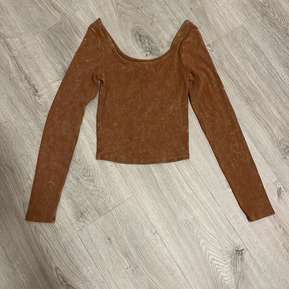 the brand to this top is Wild Fable. Never worn, and size x-small.